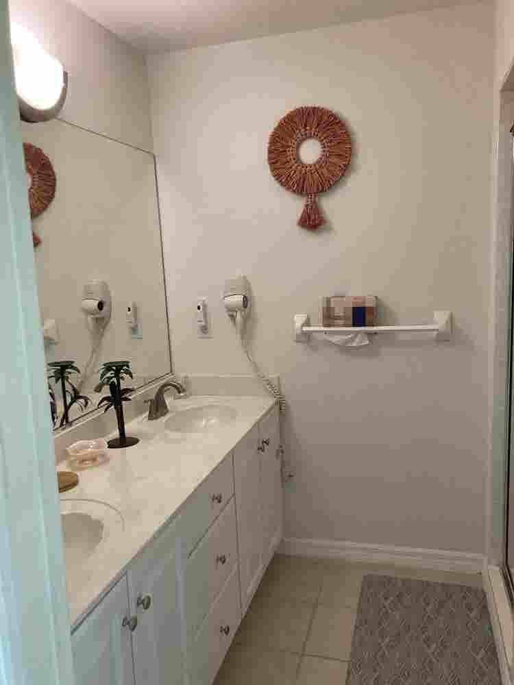 Clean, quiet, master en-suite room