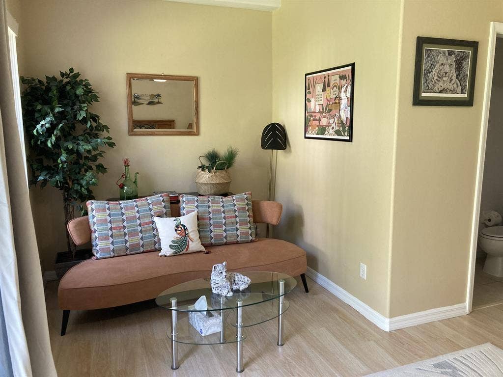 Clean, quiet, master en-suite room