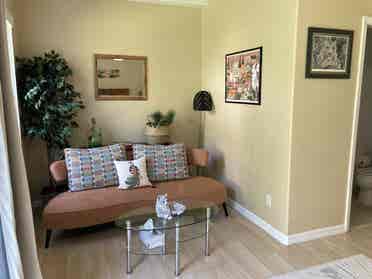 Clean, quiet, master en-suite room