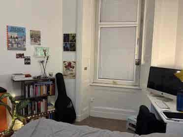 SPACIOUS DOUBLE BEDROOM