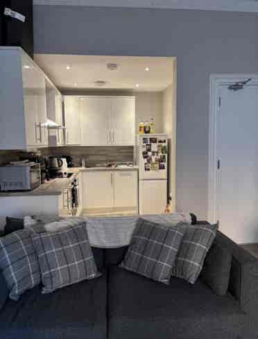 SPACIOUS DOUBLE BEDROOM