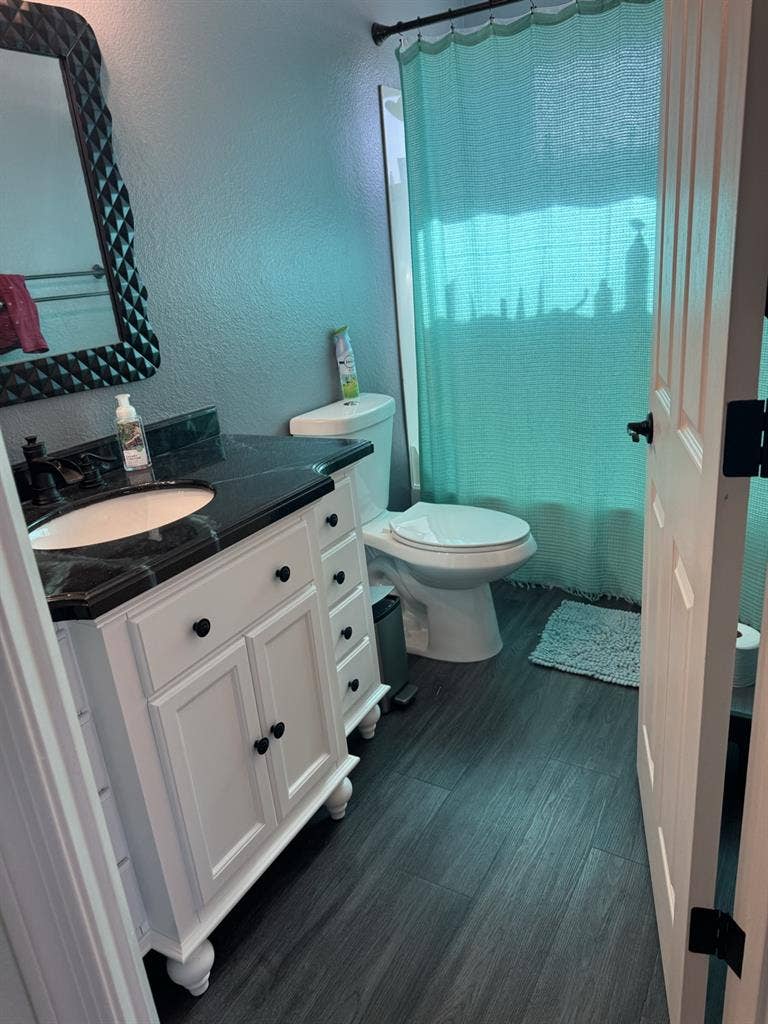 🏠 Unfurnished Rooms-Gilbertt