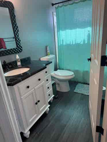 🏠 Unfurnished Rooms-Gilbertt