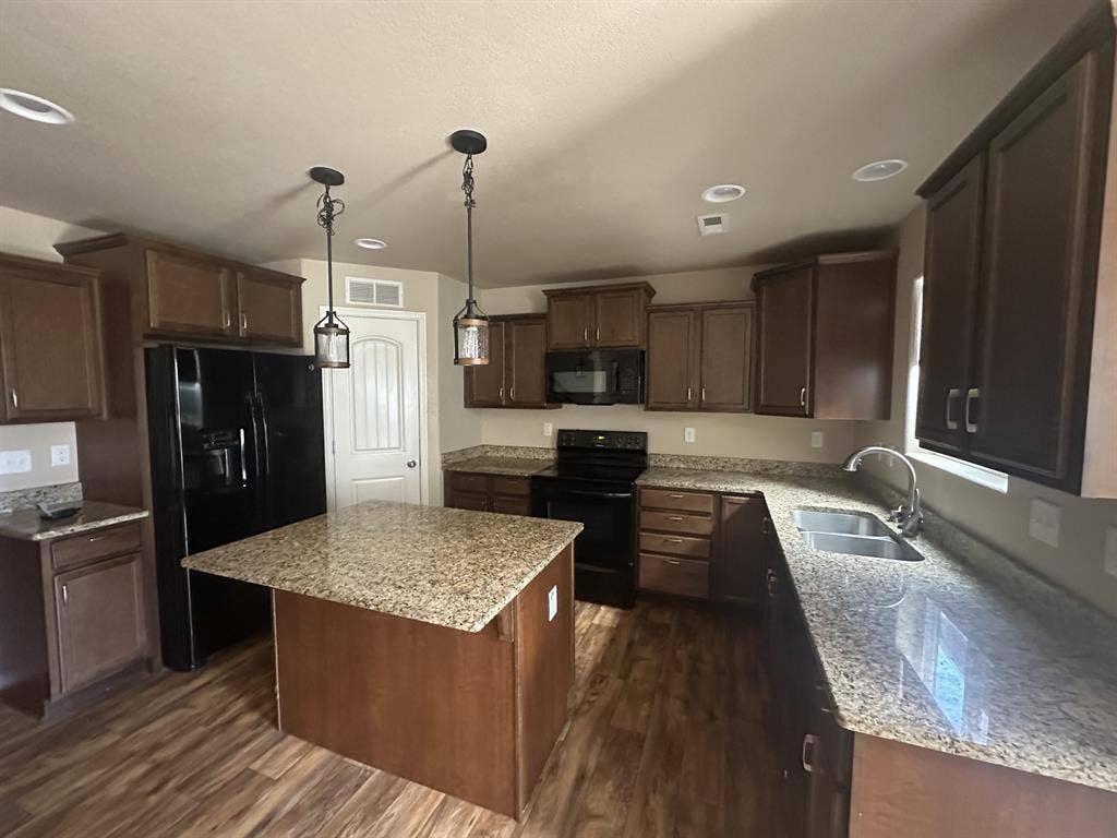 Looking for Roommates