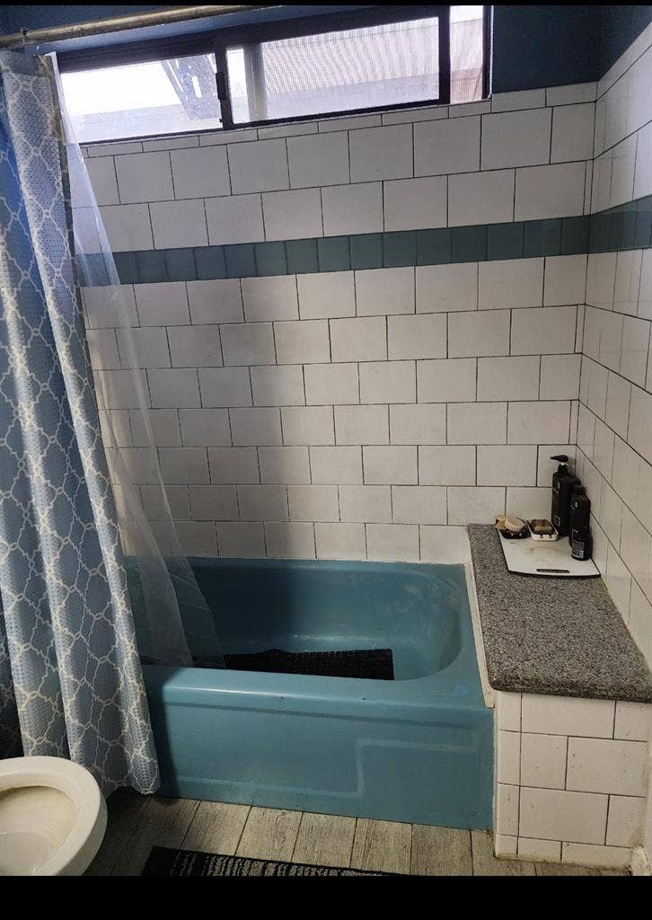 ROOM AVAILABLE IN ELK GROVE