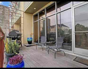Bright Room w/ Rooftop Deck
