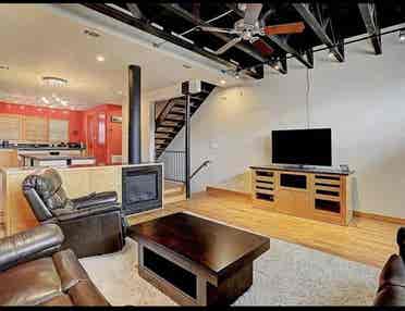 Bright Room w/ Rooftop Deck
