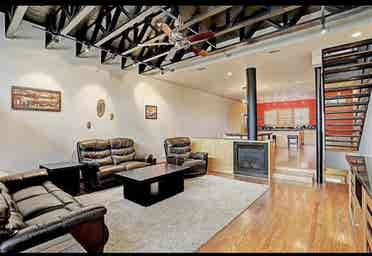 Bright Room w/ Rooftop Deck
