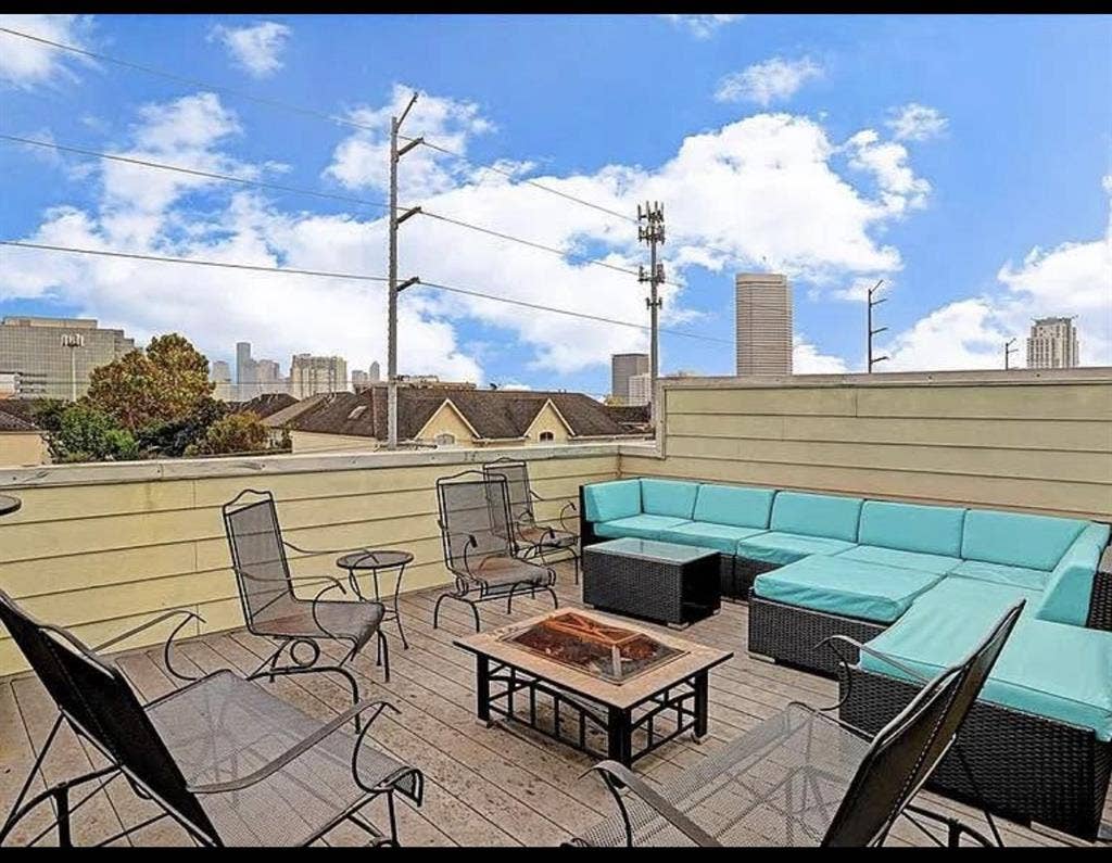 Bright Room w/ Rooftop Deck