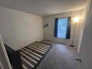 Looking for roommate