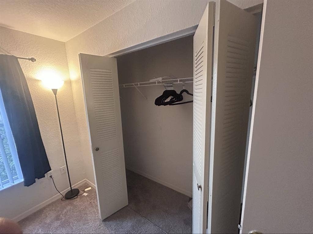 Looking for roommate