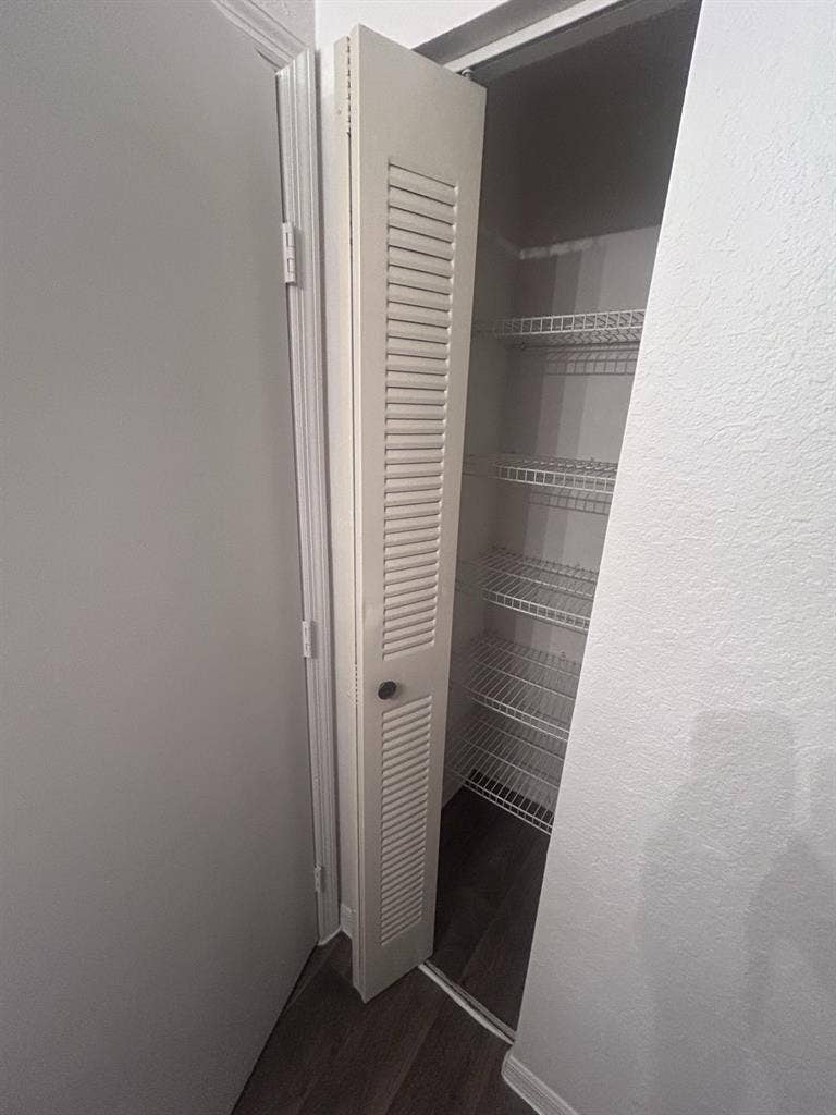 Looking for roommate