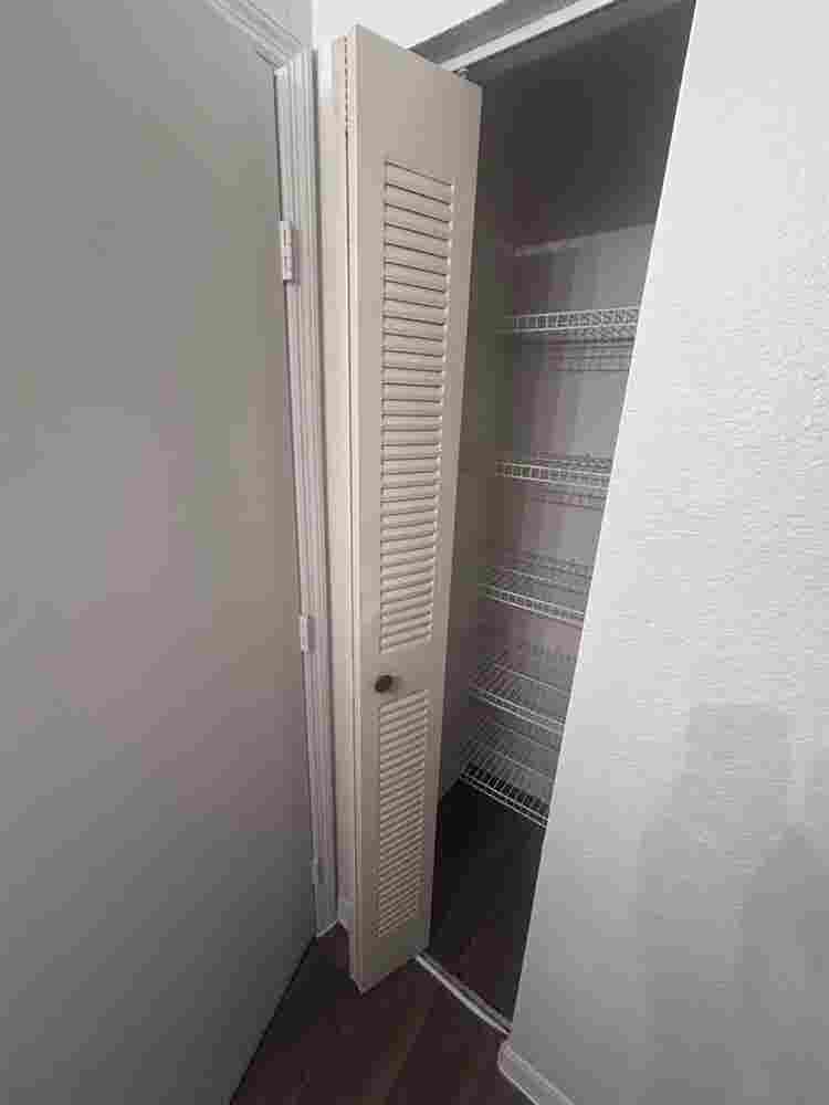 Looking for roommate
