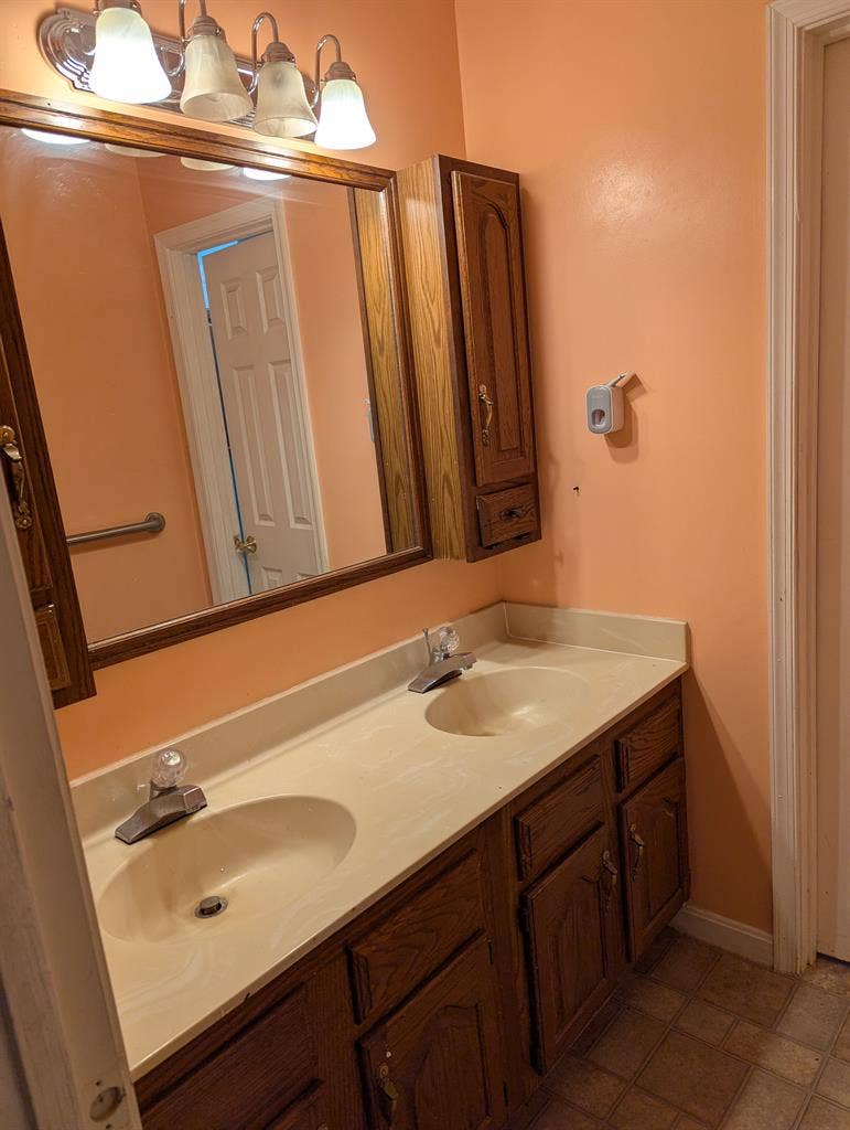 Bedroom for rent.