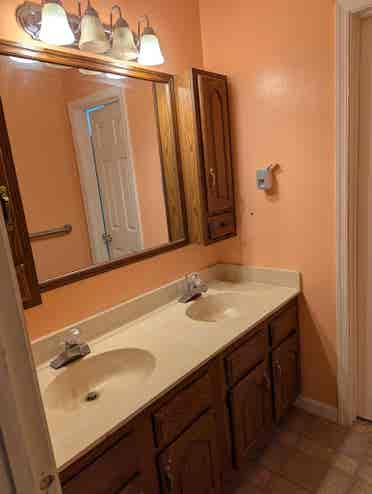 Bedroom for rent.