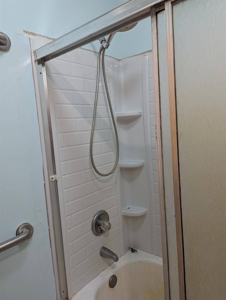 Bedroom for rent.