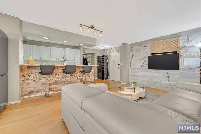 looking for roommate Hackensack NJ