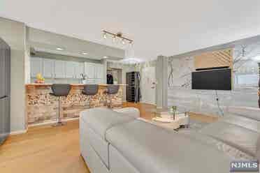 looking for roommate Hackensack NJ