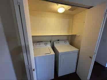 Looking for a male roomate