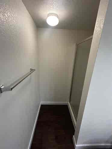 Looking for a male roomate