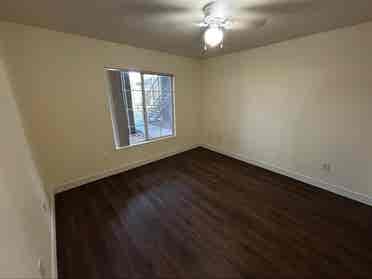 Looking for a male roomate