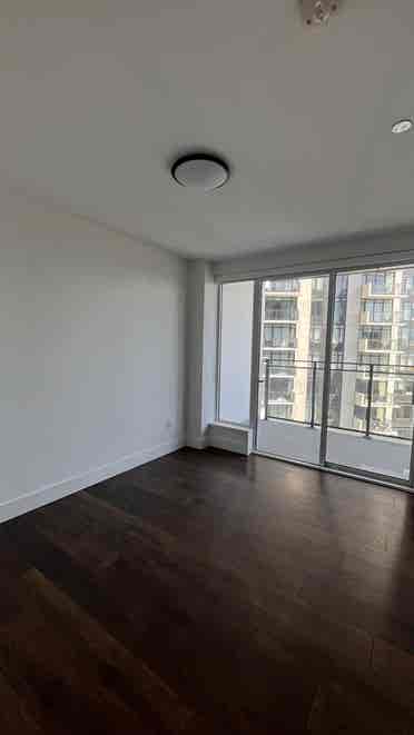 🌸Metrotown looking for roommates🌸