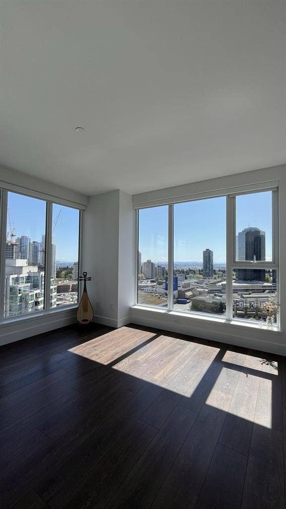 🌸Metrotown looking for roommates🌸