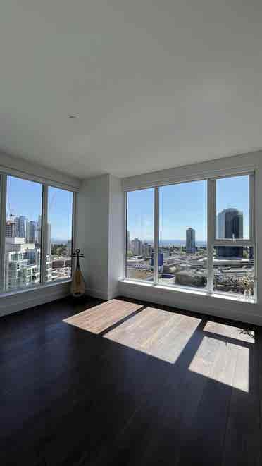 🌸Metrotown looking for roommates🌸