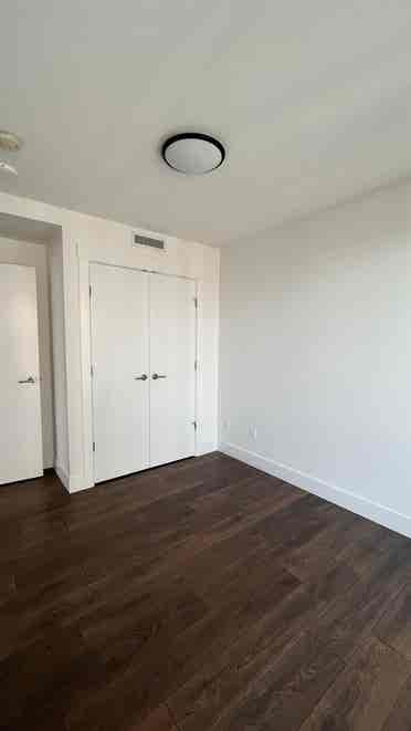 🌸Metrotown looking for roommates🌸