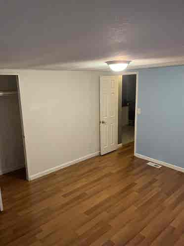 Room in Mount Plymouth