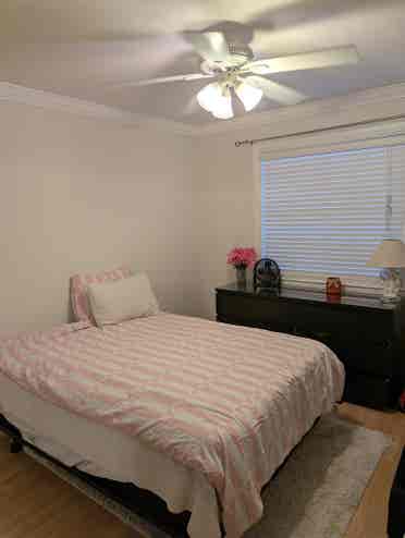 Nice private bedroom & bath