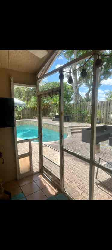 Nice private bedroom & bath 3/3
