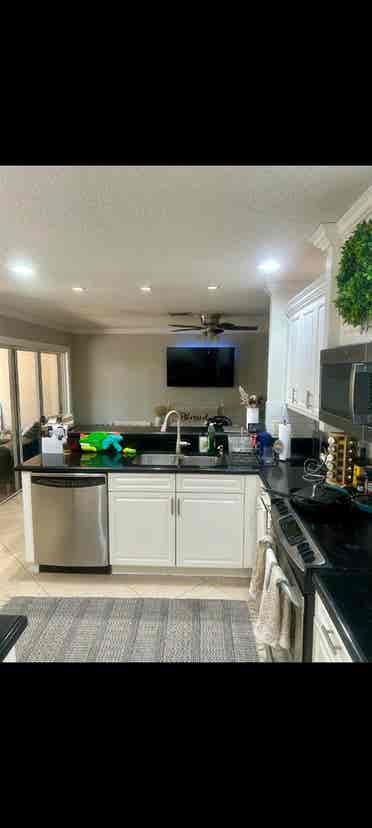 Nice private bedroom & bath 3/3