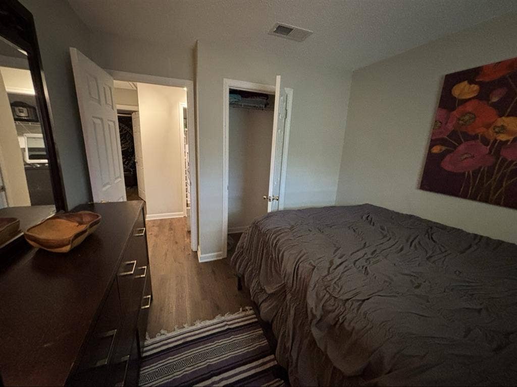 Private room for rent in Bartlett