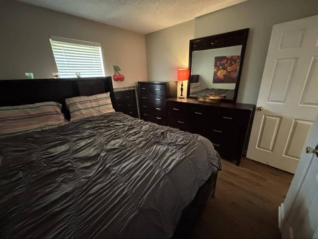 Private room for rent in Bartlett