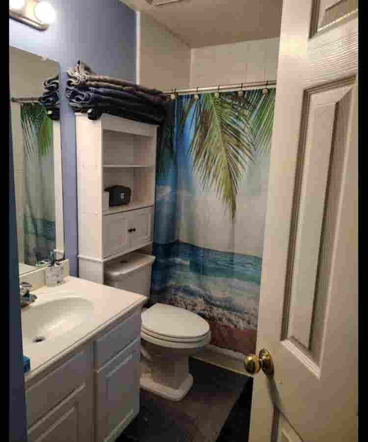Clean quiet home private bathroom