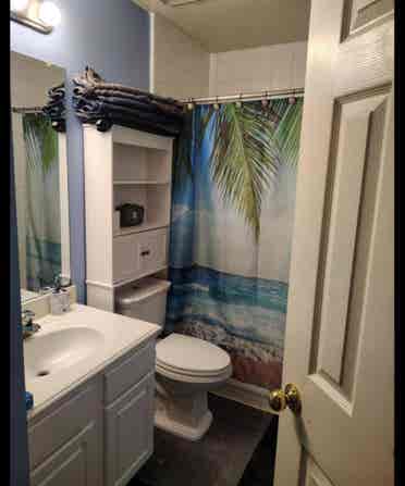 Clean quiet home private bathroom
