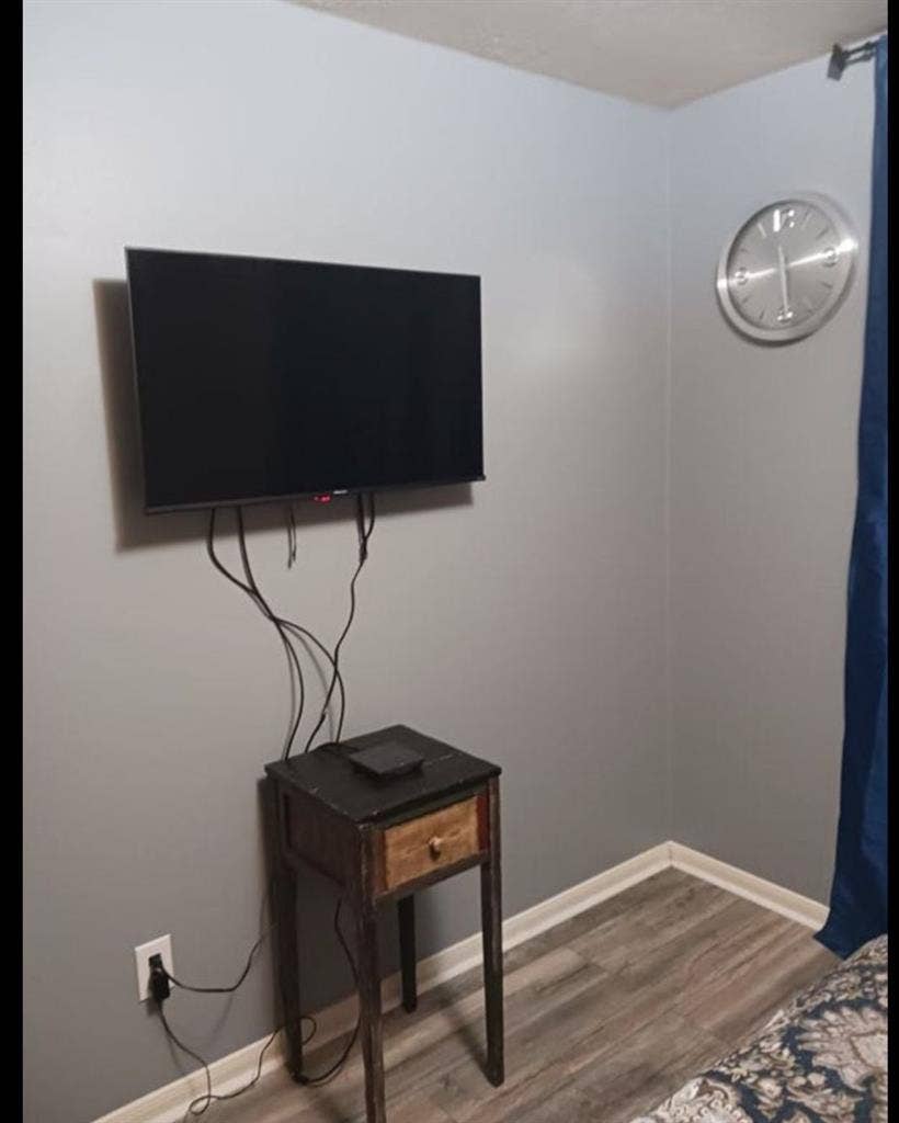 Clean quiet home private bathroom