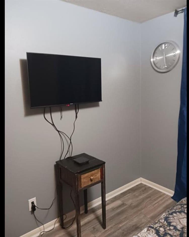 Clean quiet home private bathroom