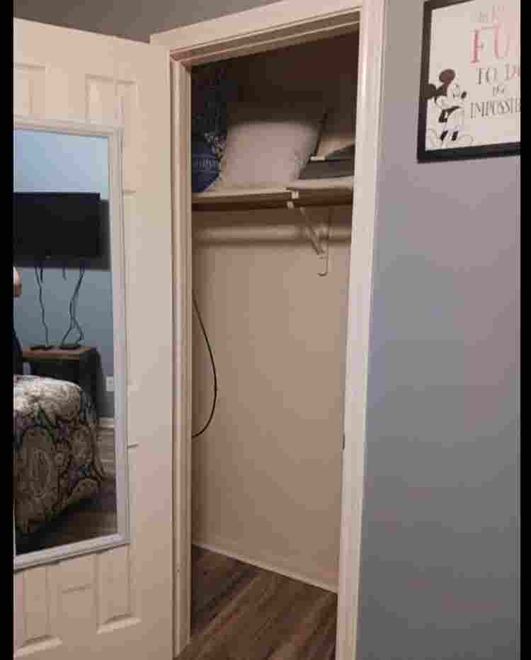 Clean quiet home private bathroom