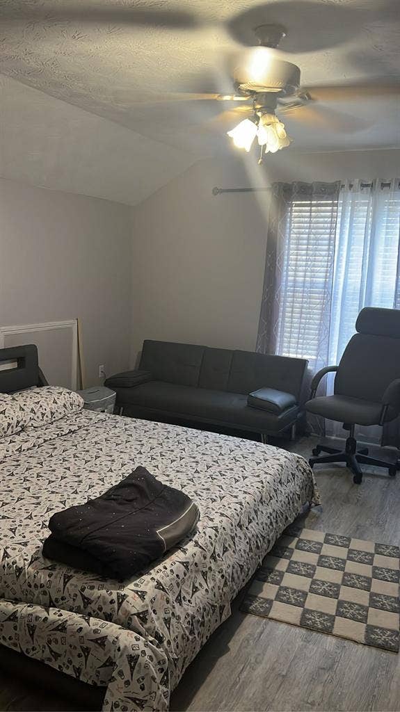 Peaceful Room in Quiet Home