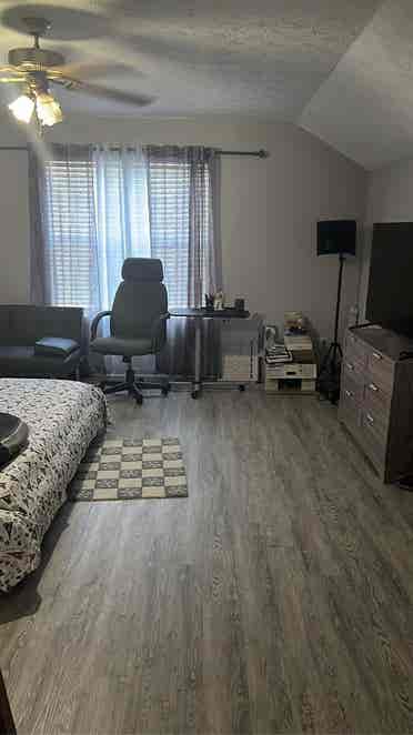 Peaceful Room in Quiet Home