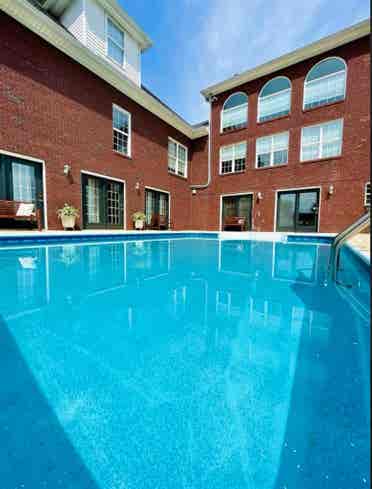 PRIVATE ROOM- RIVERVIEW HOME w/pool
