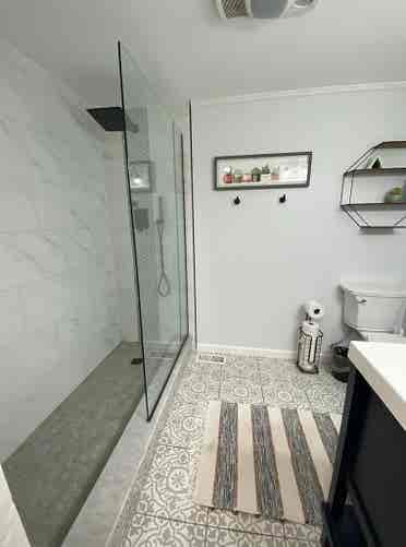 PRIVATE ROOM- RIVERVIEW HOME w/pool