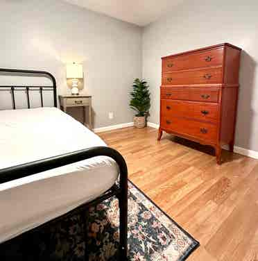 PRIVATE ROOM- RIVERVIEW HOME w/pool