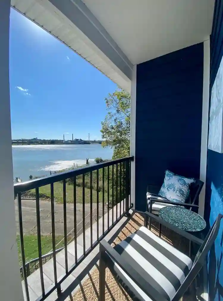 PRIVATE ROOM- RIVERVIEW HOME w/pool