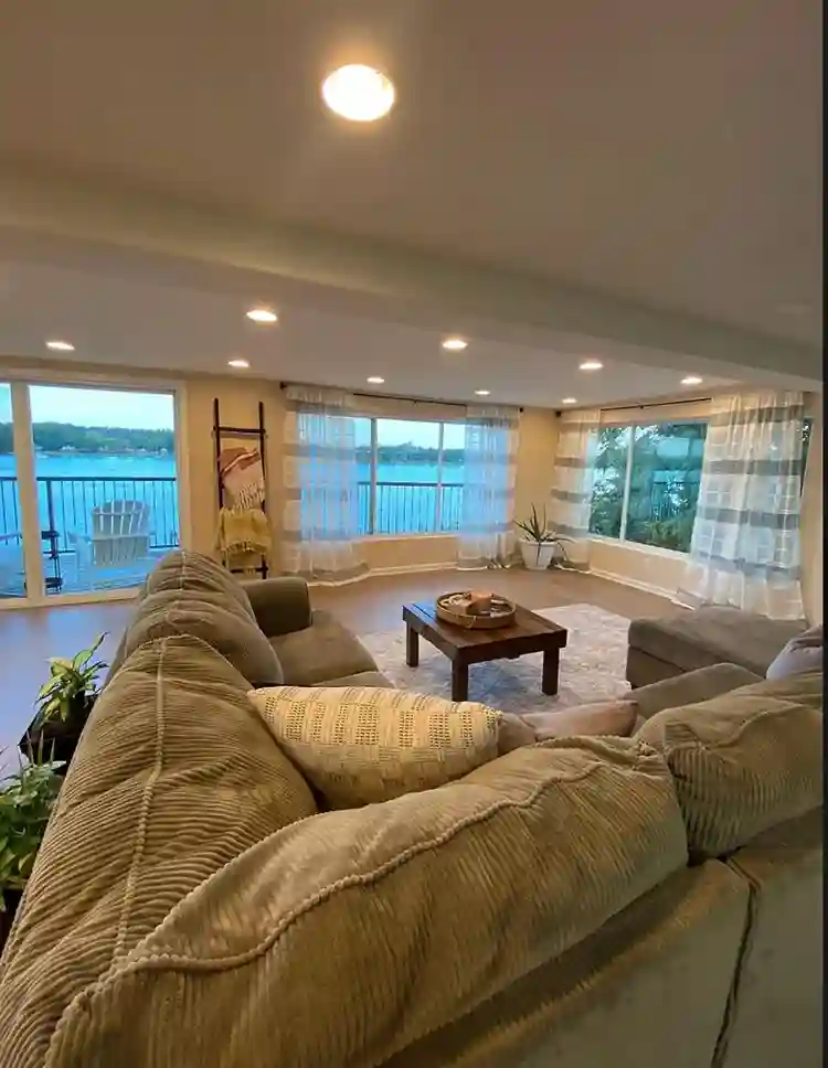 PRIVATE ROOM- RIVERVIEW HOME w/pool