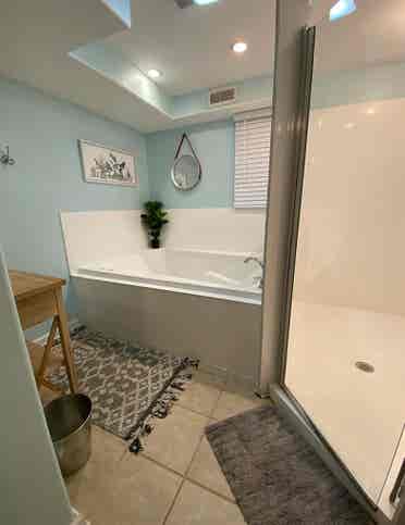 PRIVATE ROOM- RIVERVIEW HOME w/pool