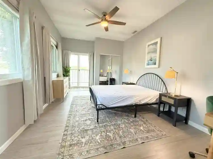 PRIVATE ROOM- RIVERVIEW HOME w/pool