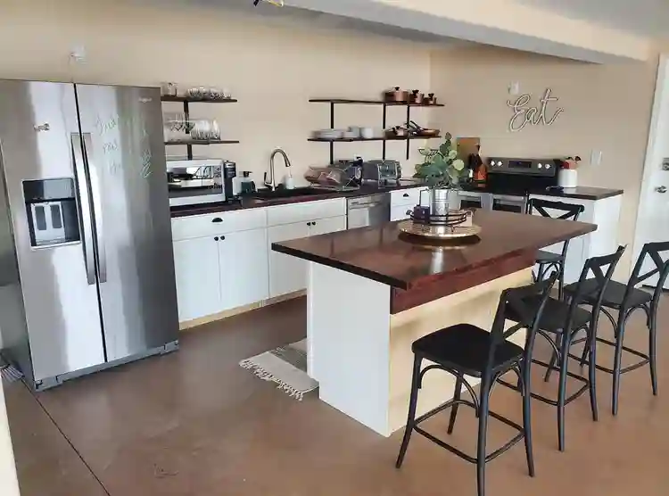 PRIVATE ROOM- RIVERVIEW HOME w/pool